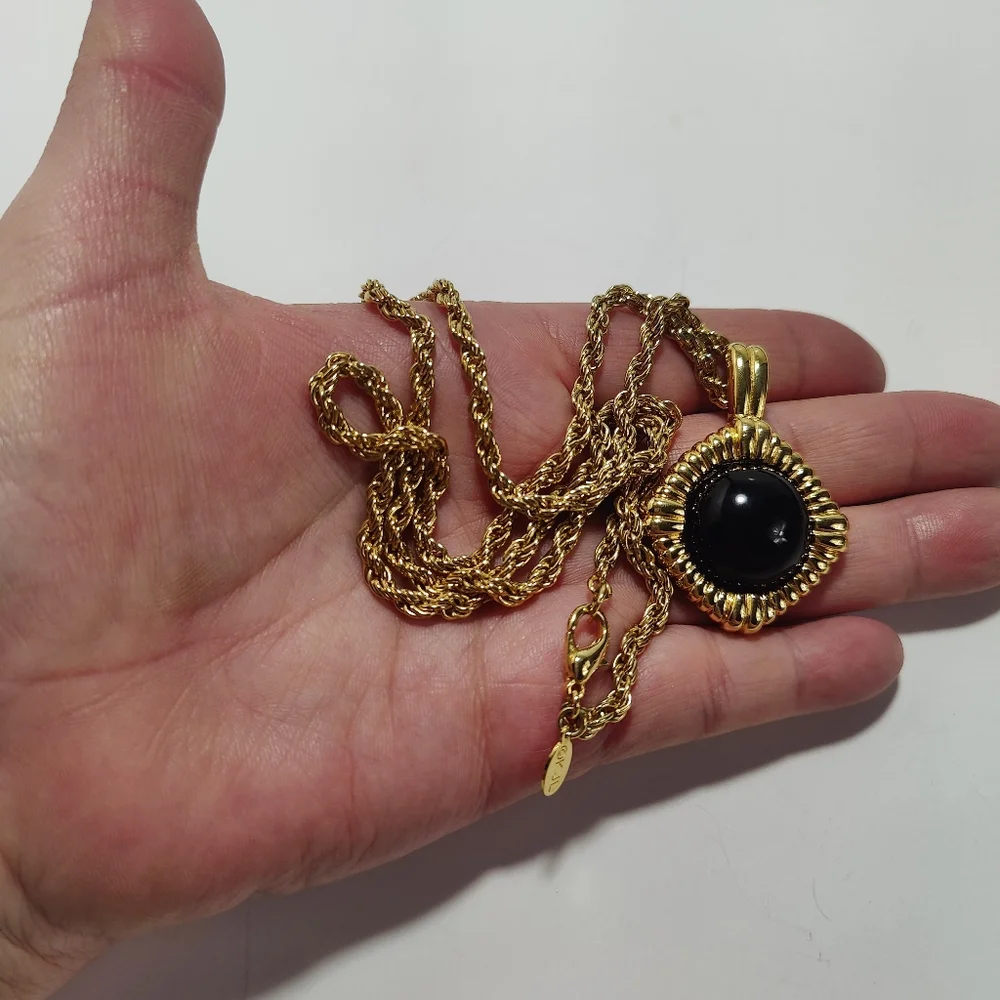Vintage KJL Kenneth Jay Lane Black Cabochon Pendant Necklace Gold Tone Rope - Picture 9 of 10